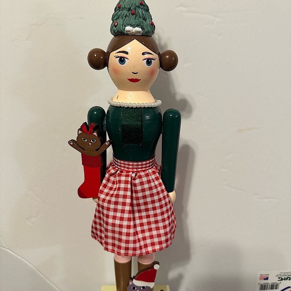 Cat lady nutcracker - Picture 8 of 8